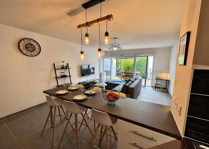 Holiday home Lumineuse T3 - Proche Aeroport Meett Airbus