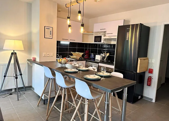 Holiday home Lumineuse T3 - Proche Aeroport Meett Airbus